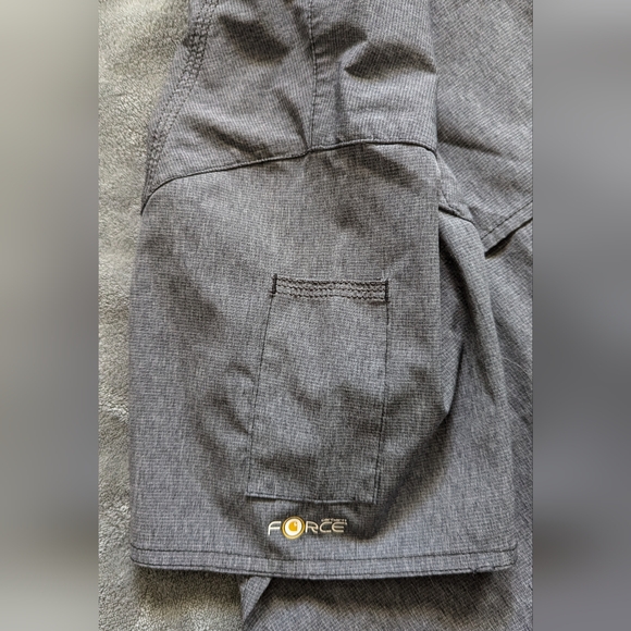 Large Carhartt Dark Grey Scrub Set -includes top and pants - Picture 8 of 8